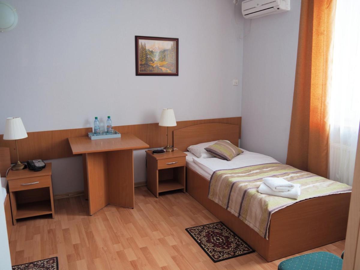 Hotel Awis 库特诺 外观 照片