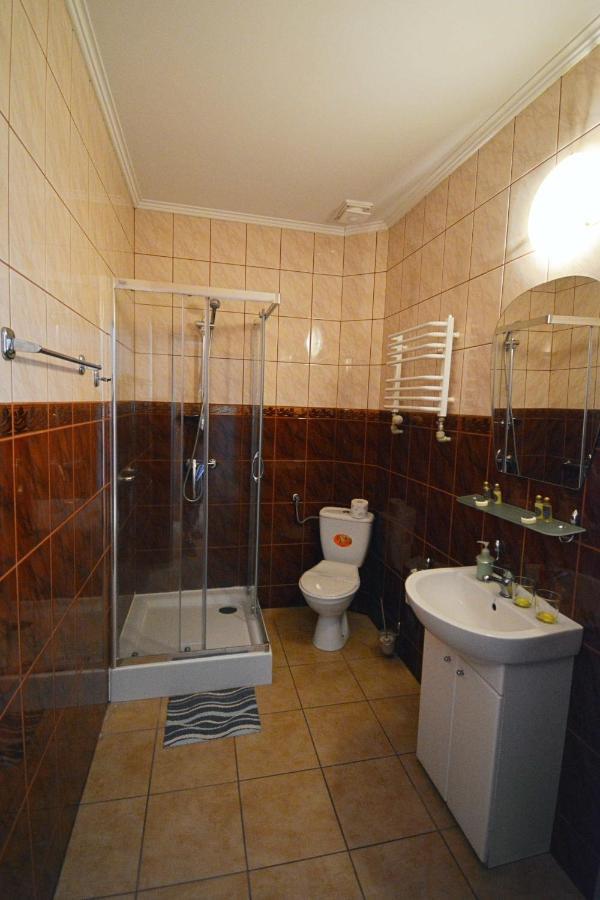 Hotel Awis 库特诺 外观 照片