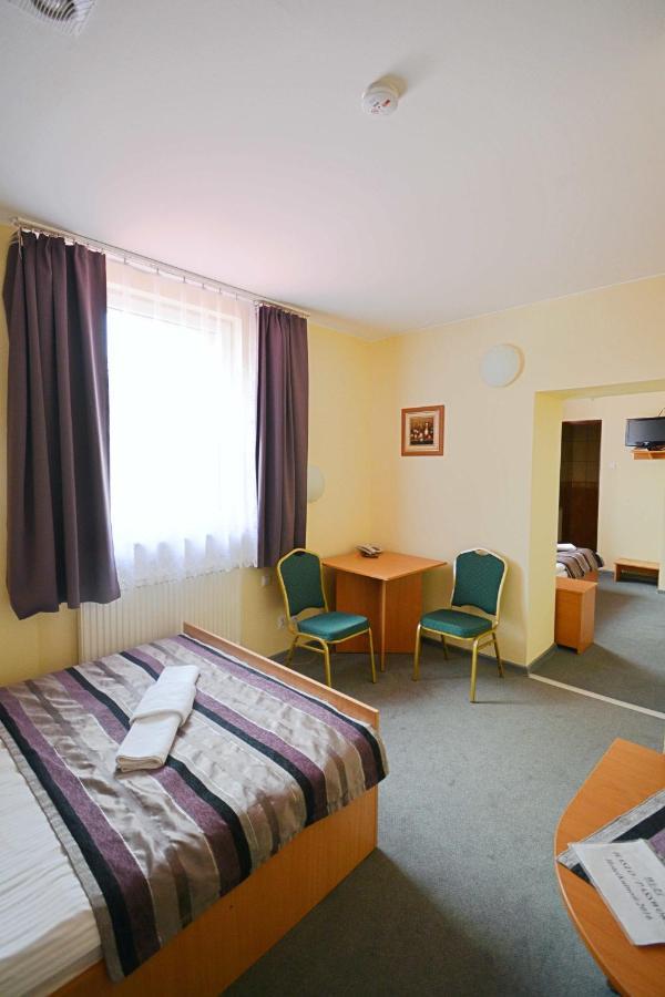 Hotel Awis 库特诺 外观 照片